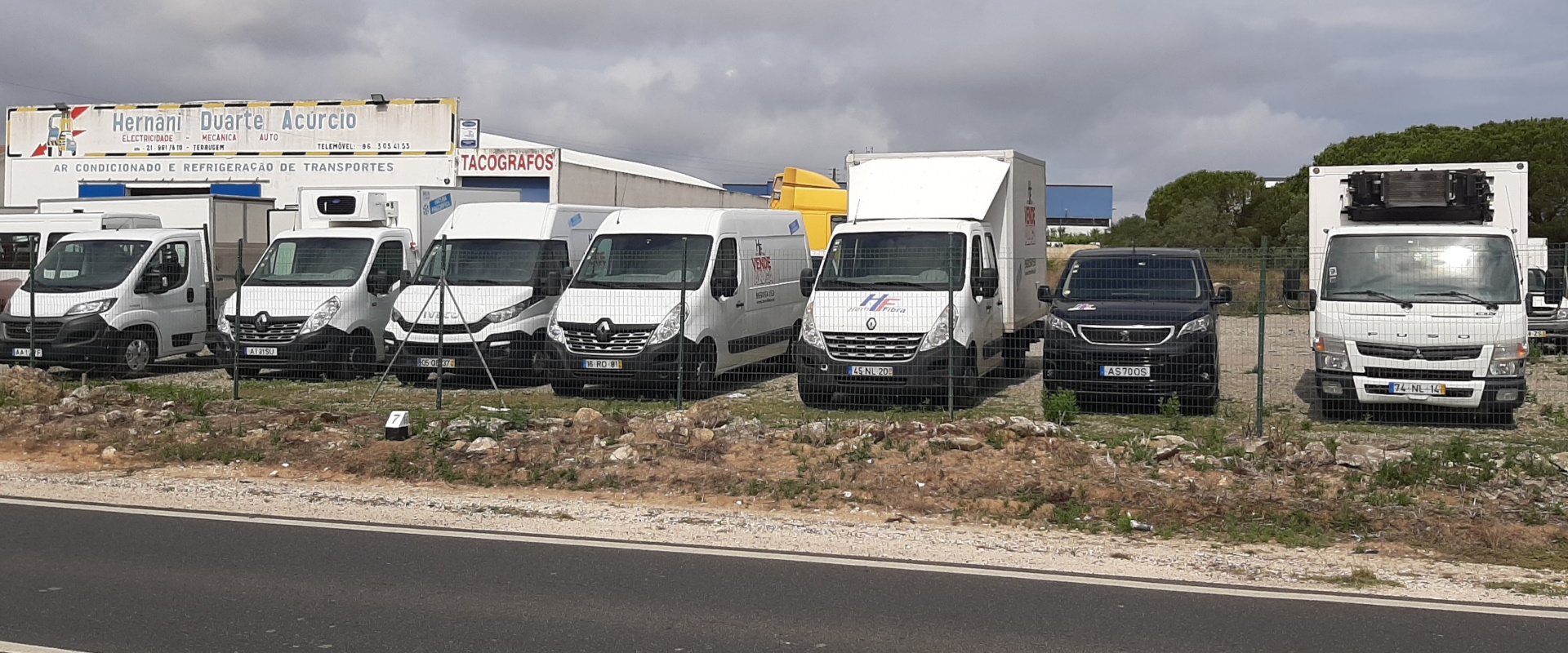 Quadriciclos, viaturas comerciais e ligeiras para venda